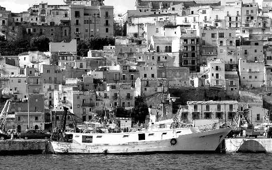 Piła okna z plastiku